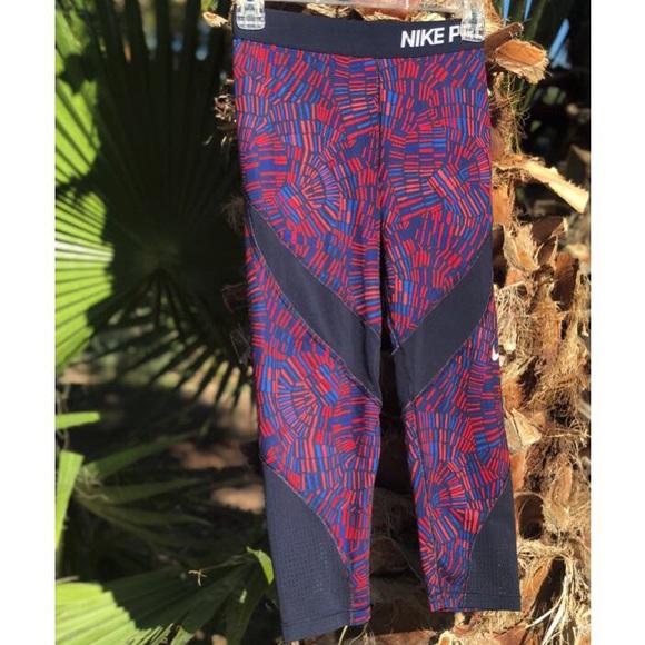 Nike Pants - Nike Pro Patterned Capris